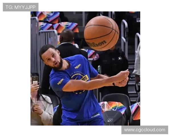 库里首节低调发挥仅得3分助队友展现实力全队配合默契